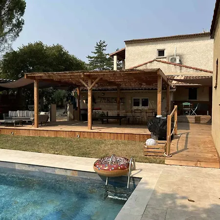 Casa vacanze Le De Saint Julien Bois Et Tradition