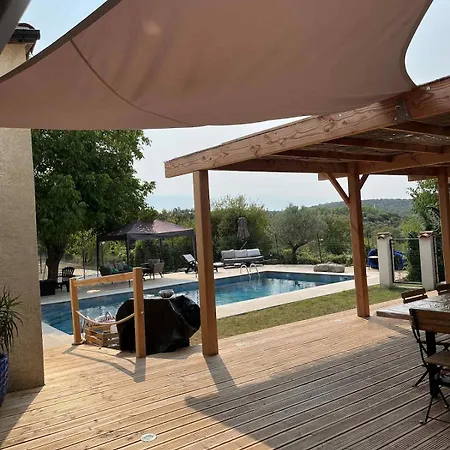 Le De Saint Julien Bois Et Tradition Casa vacanze Saint Julien Les Rosiers